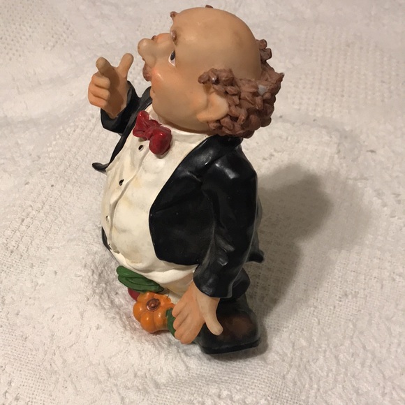 Butler in his tuxedo ceramic figurine - Picture 2 of 9